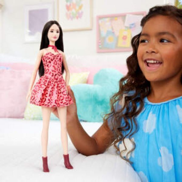 Barbie Fashionistas-Puppe Nr. 246 mit pinkem Leo Outfit